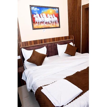Tirupati Balaji Inn Bageshwar Dham Basāri Exterior photo