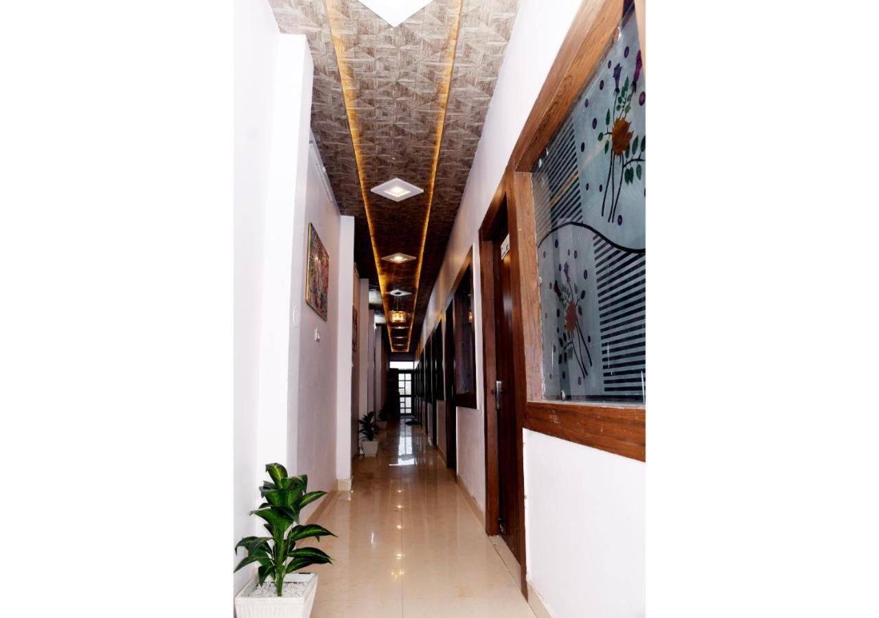Tirupati Balaji Inn Bageshwar Dham Basāri Exterior photo