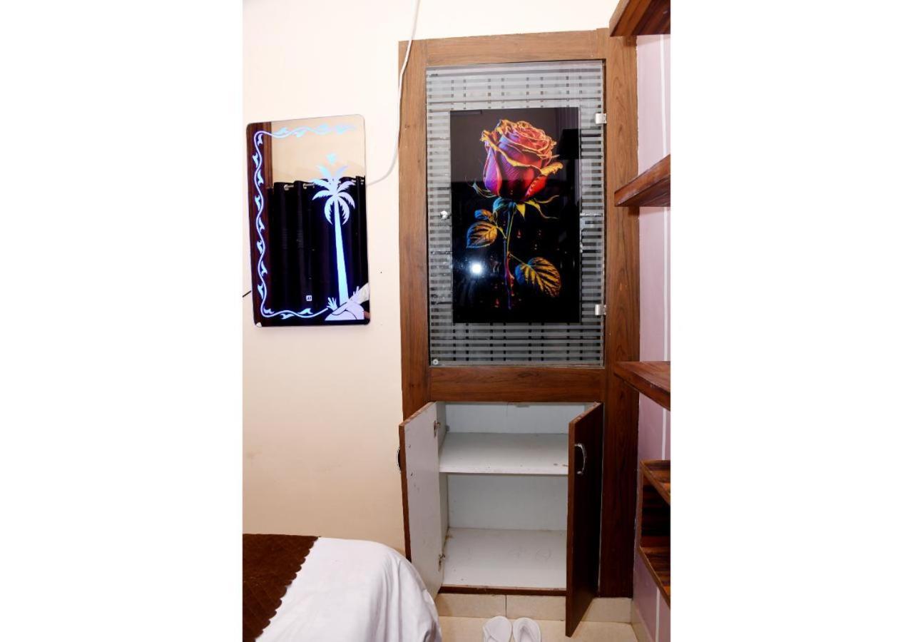 Tirupati Balaji Inn Bageshwar Dham Basāri Exterior photo