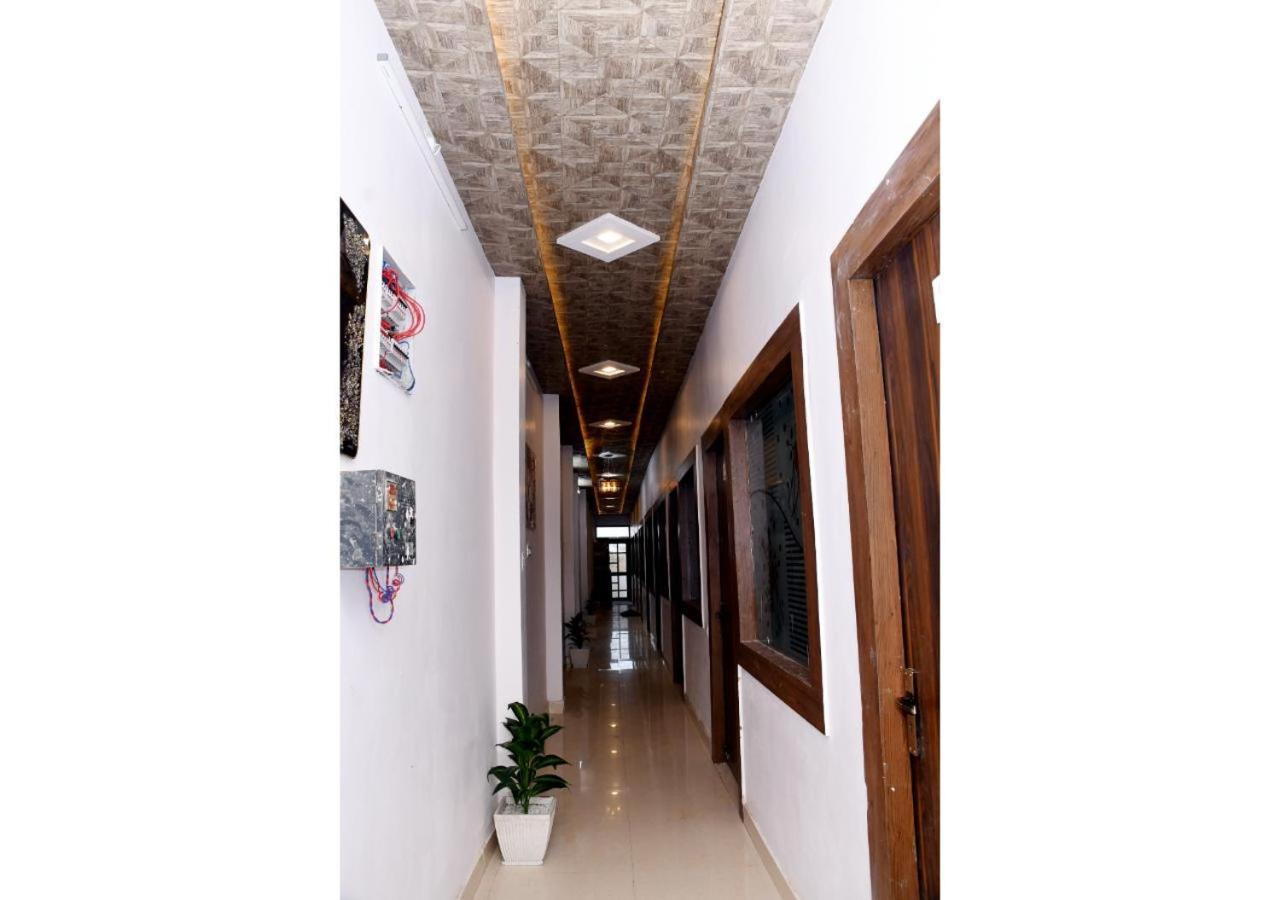 Tirupati Balaji Inn Bageshwar Dham Basāri Exterior photo