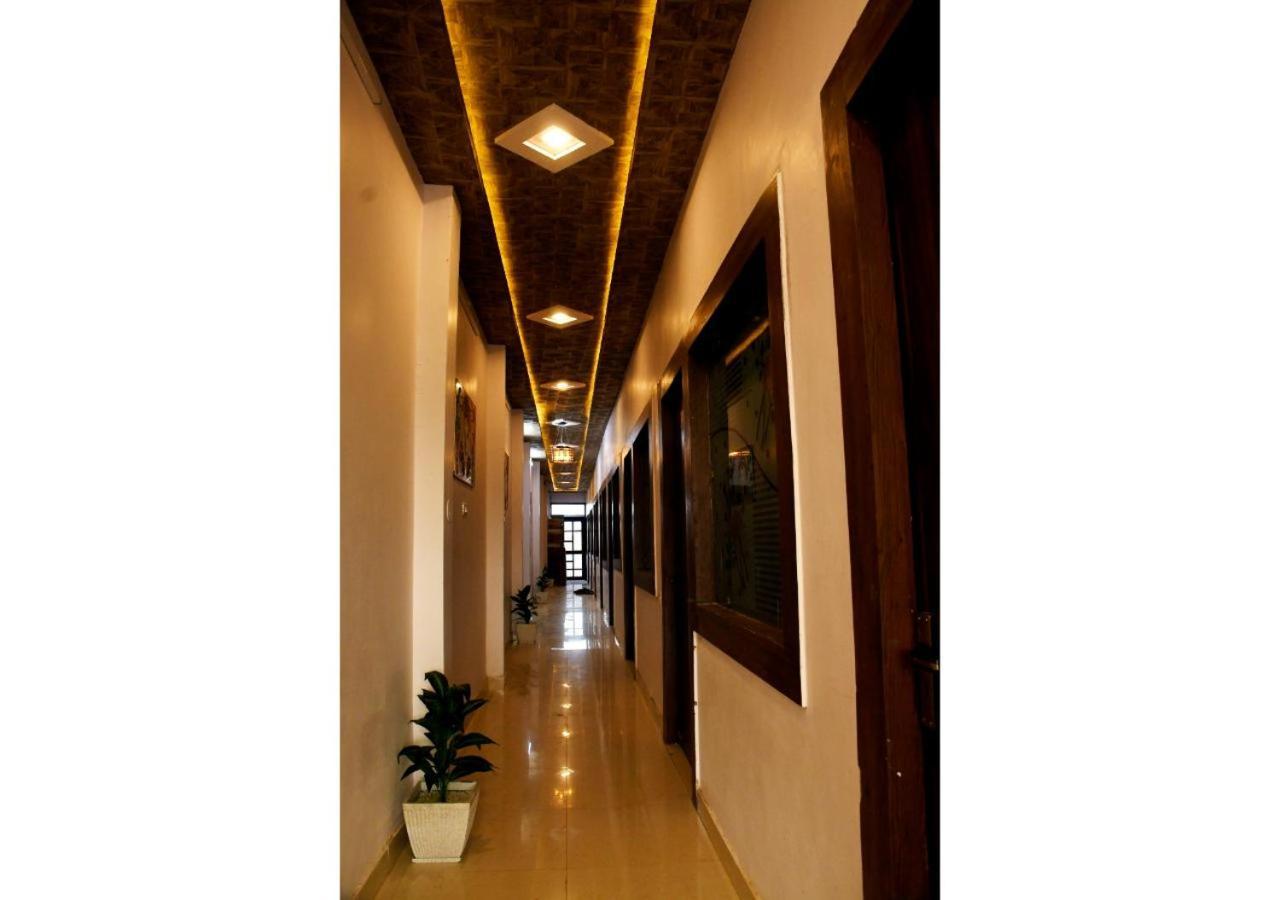Tirupati Balaji Inn Bageshwar Dham Basāri Exterior photo