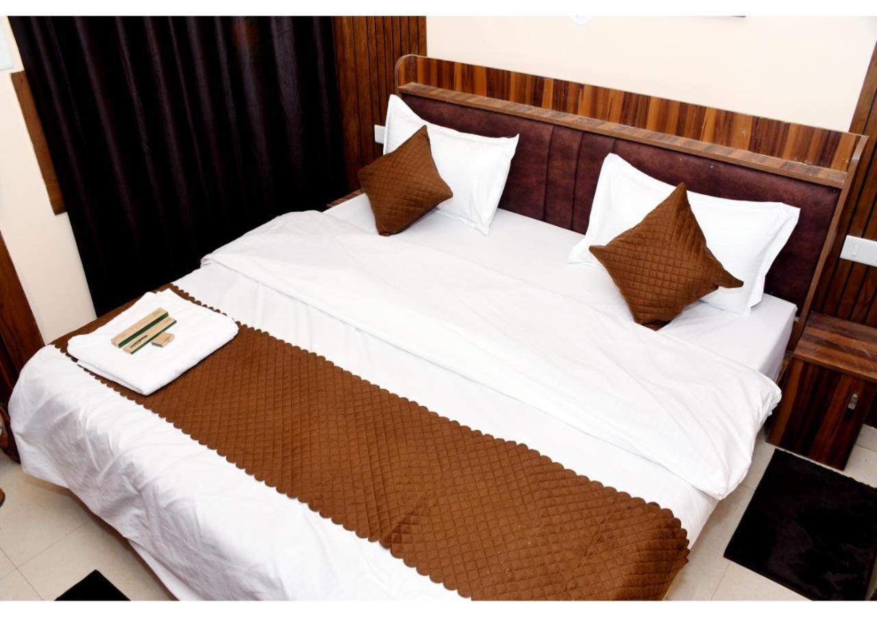Tirupati Balaji Inn Bageshwar Dham Basāri Exterior photo